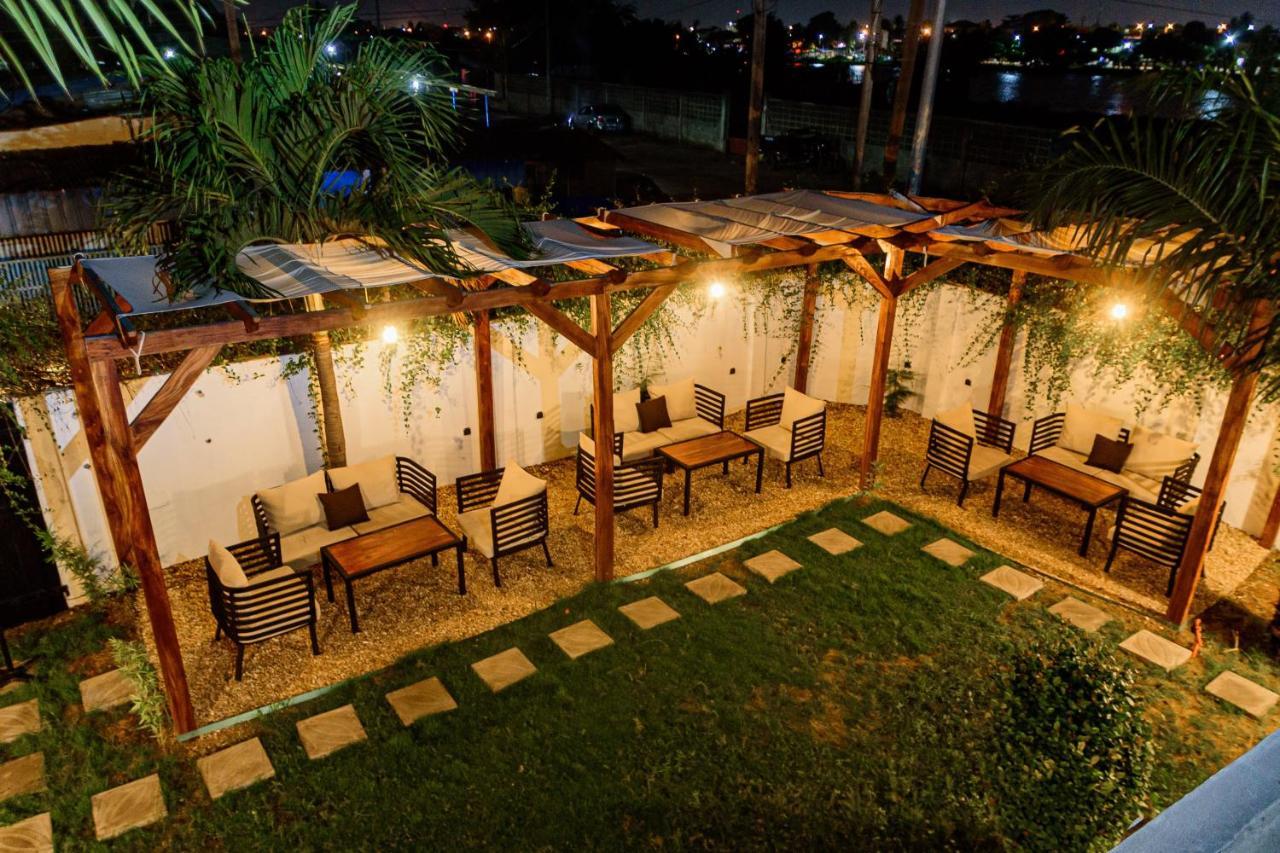 Ahome Guest House & Lounge Lomé Exterior photo